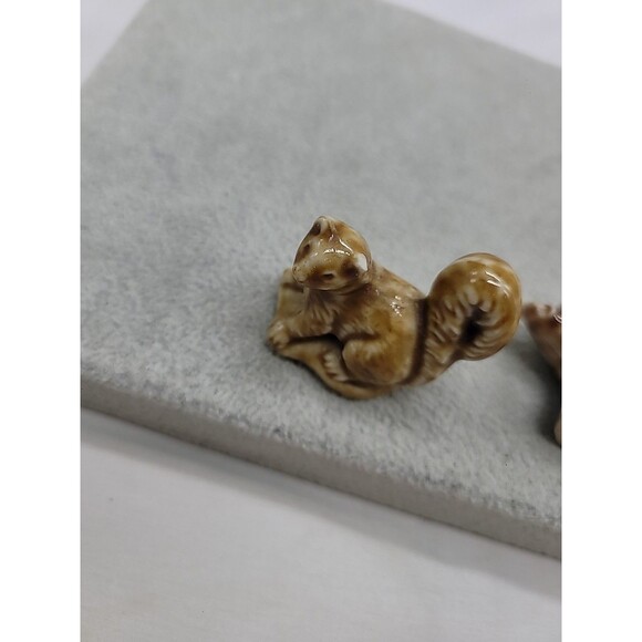 2 Wade Whimsies Figurines Squirrel & Pig  Mini porcelain animals - Picture 12 of 16